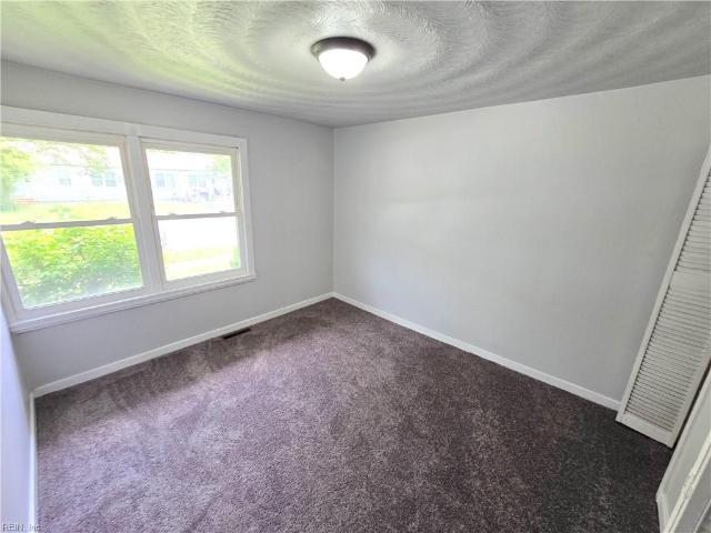 370 Carver CIR