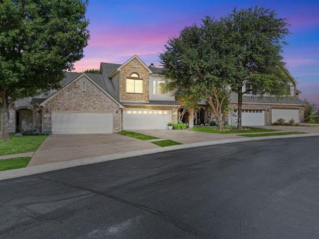 370 Greathouse Village