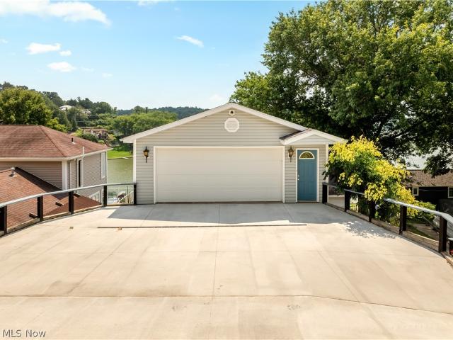 370 E Mohawk Drive