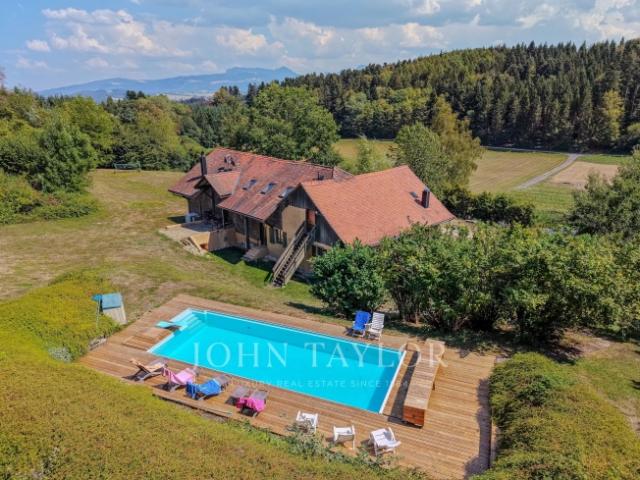 370 m² großes Bauernhaus mit Schwimmbad