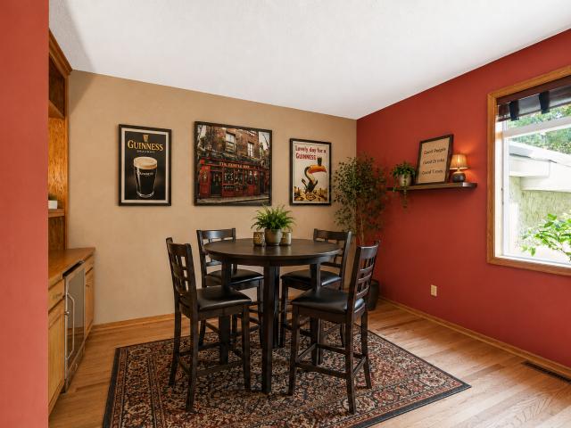 370 Mendota Road W