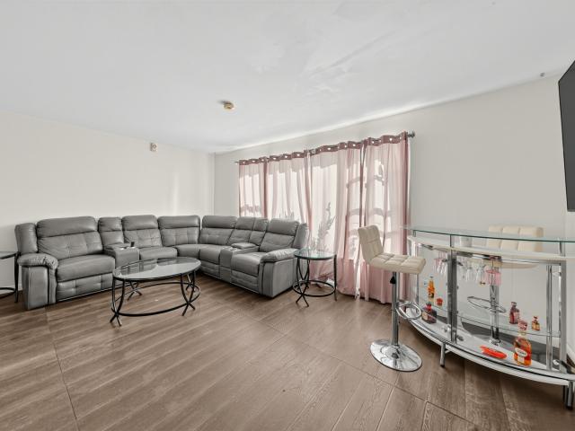 370 Prairie Avenue