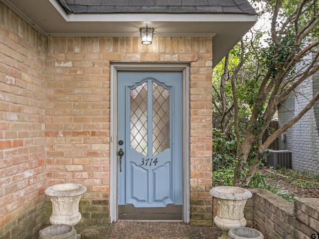 3714 Colony Park Dr, 3 beds, 2 full baths