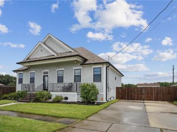 3717 Lena Dr, Chalmette, LA 70043 | Compass