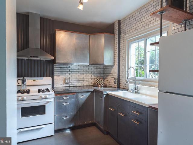 3712 Valley Dr, Alexandria, VA 22302 | MLS #VAAX2062