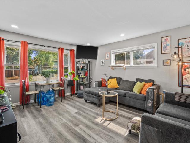 3712 W Kiley Ave