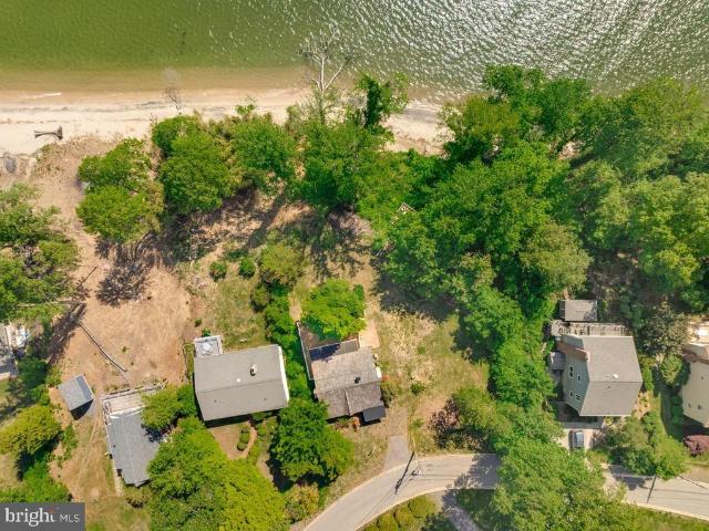 3713 & 3711 Bayview Drive