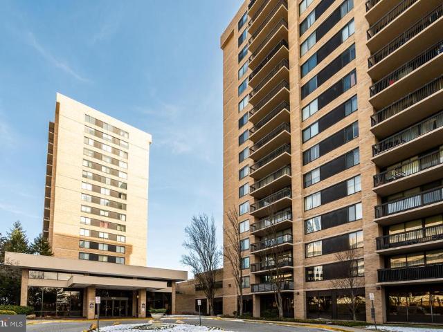 3713 S George Mason Drive # 305
