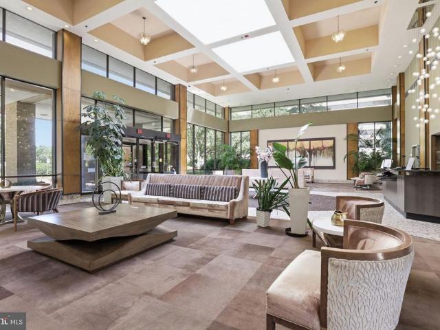 3713 S George Mason Drive # 810