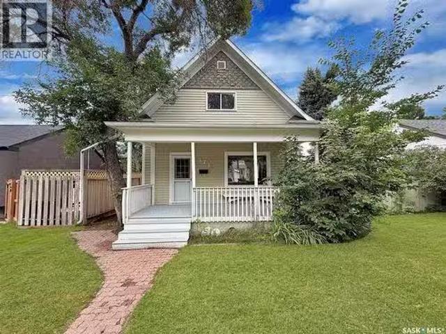 371 6Th Avenue Nw, Swift Current, SK, S9H 0X9 house for sale.