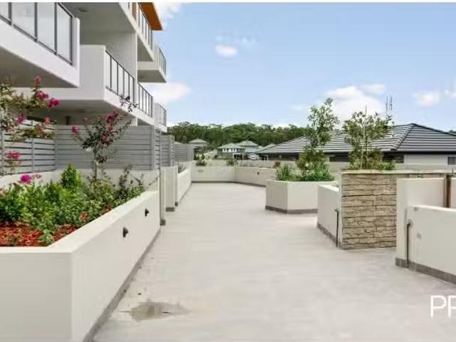 3/71 Deerubbin Dr, Glenmore Park House for rent Listed by Sem.