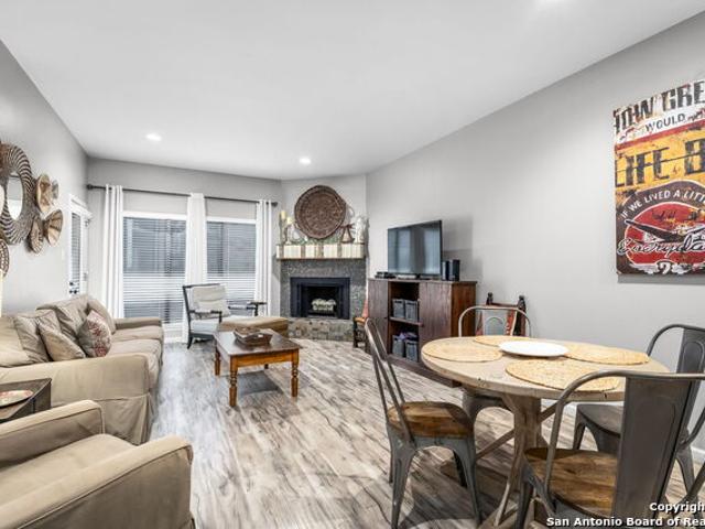 371 W Lincoln St, Unit B114