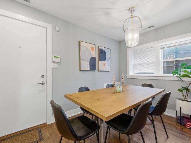 3720 N Kedvale Apt 1, Chicago, US, IL