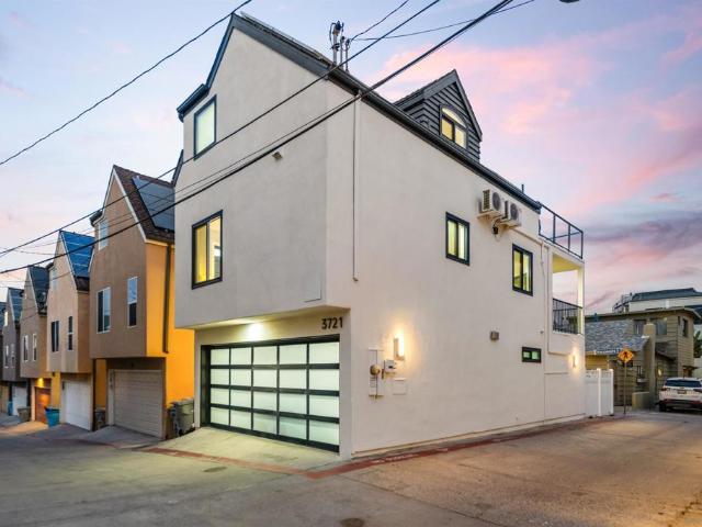 3721 Strandway