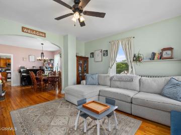 372 9TH Street