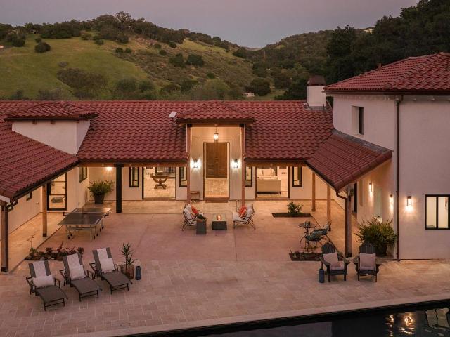 372 Corral De Tierra Rd, Salinas, CA 93908 | MLS #ML82040