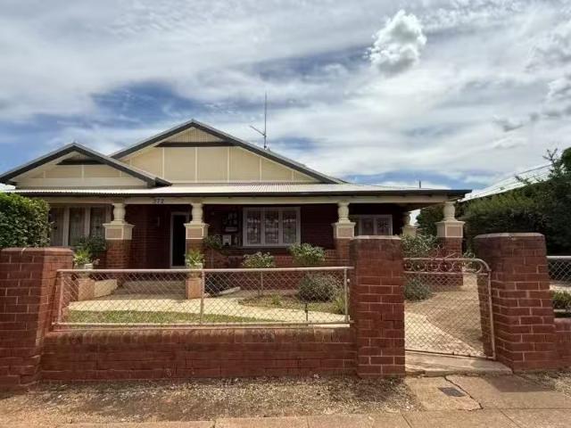 372 Clarinda Street, Parkes House for rent Listed by Hannah A.