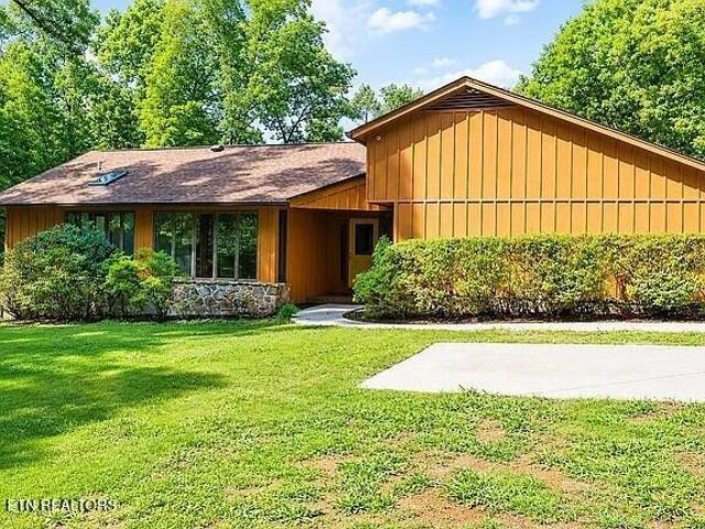 372 Fallen Oak Circle