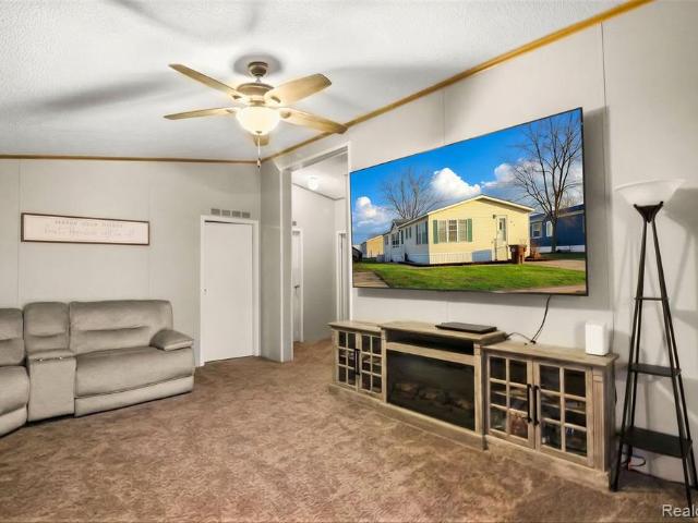 372 Holly Glen