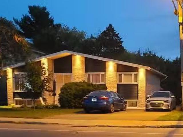 372 Rue De Pointe Gatineau, Gatineau Gatineau, QC, J8T 2C1.