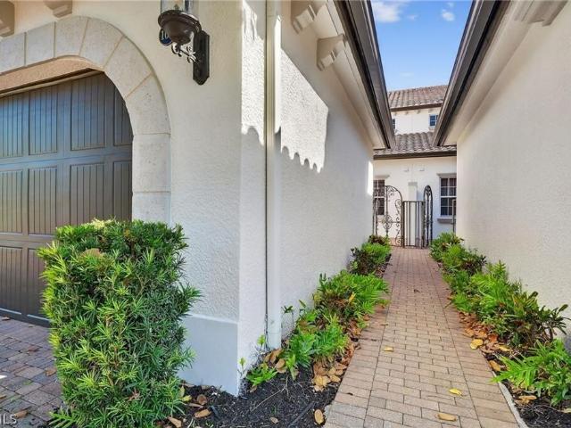 3735 Montreux Ln, Unit BLDG 4102, Naples, FL 34114 | MLS #2026010