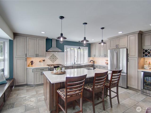 3737 Goldcrest Heights NW