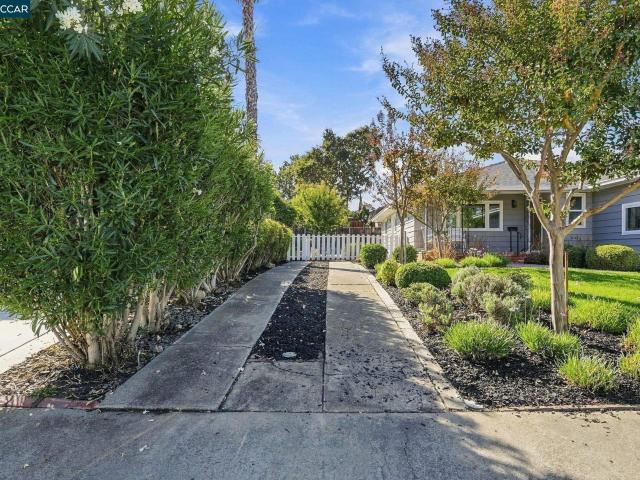 3738 Vineyard Ave