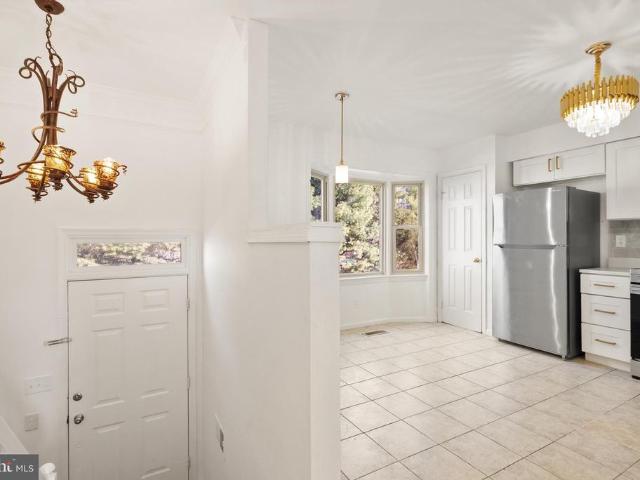 3733 Roxbury Lane
