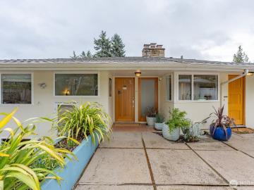 3744 NE 165th Street