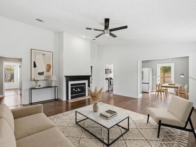 374 Hickory Hollow Dr N, Jacksonville, FL 32225 | MLS #2137