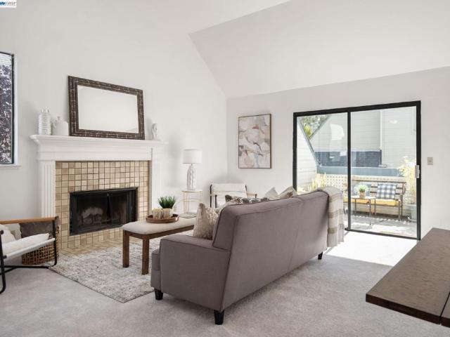 3754 Stoneglen N