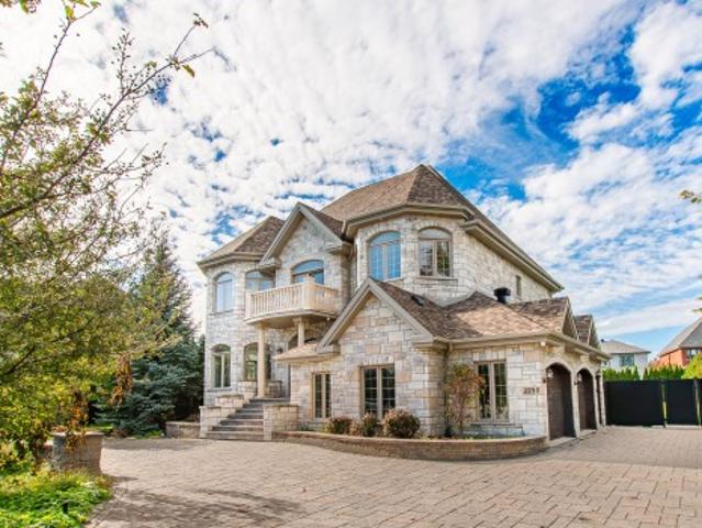 3750 Rue De Louviers, Brossard, QC, J4Y 3J4 Luxury House for sale | Listing ID 21389 | Royal LePage Carriage Trade Luxury Properties