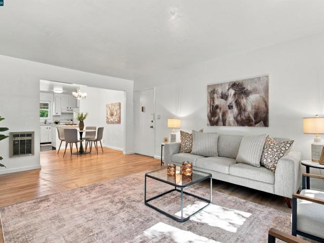375 Camelback Rd 4