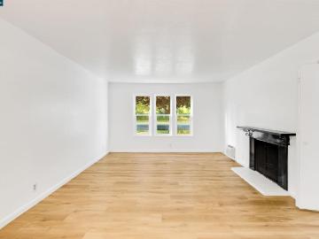 375 Camelback Rd 4