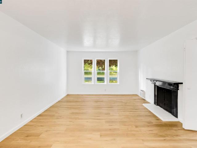 375 Camelback Rd 4