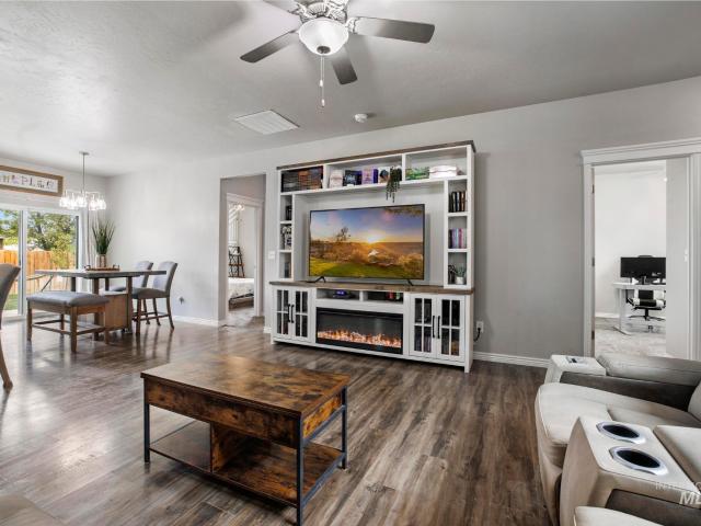375 Joellen Dr