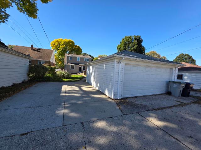 3760 N 85th St