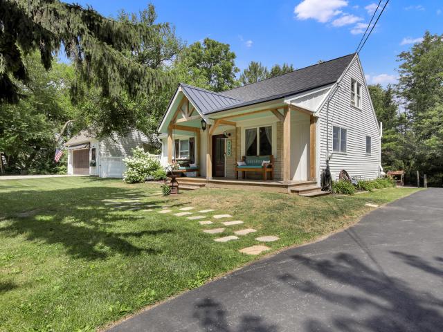 3760 Hubertus Rd