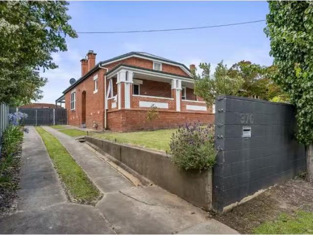 376 Centenary Street, East Albury House for rent Listed by Em.