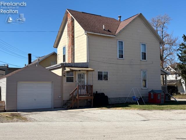 376 E Perry St