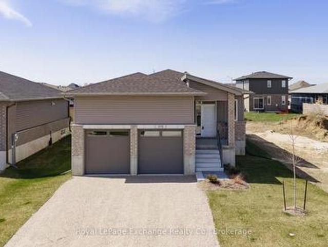 376 Hawthorne Street, Saugeen Shores, ON, N0H 2C3 house for sale | Listing ID X13044 | Royal LePage