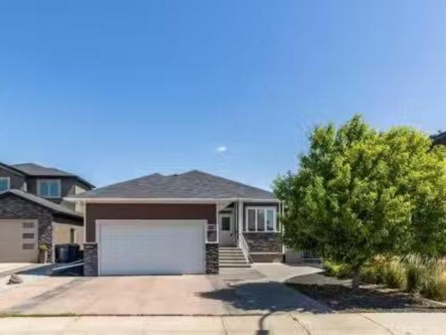 376 Somerside Crescent Se, Medicine Hat, AB, T1B 0N3 house f.