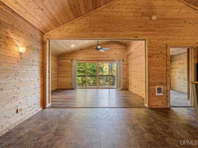 376 Red Road