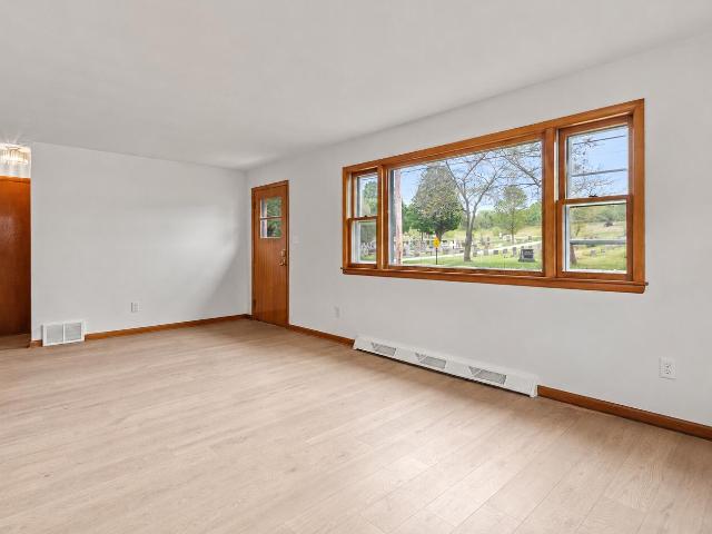 3776 Hubertus Rd