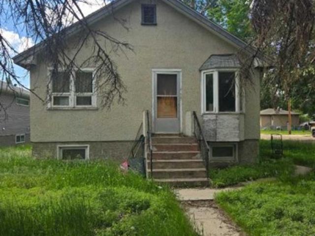 377 2 Street Nw, Medicine Hat, AB, T1A 6J7 house for sale | Listing ID A2340 | Royal LePage