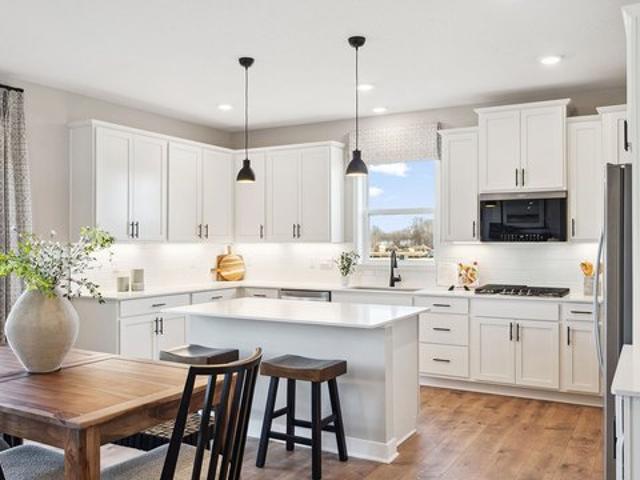 3796 Brookside Dr, Chaska, MN 55318