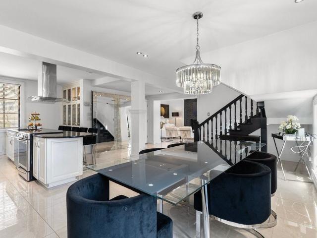 3792 Ch. de la Côte des Neiges, Montréal Ville Marie, QC H3H