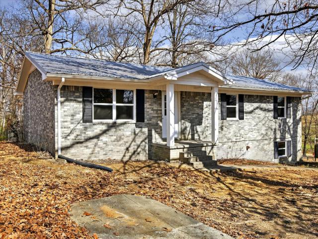 379 Oakwood Circle NE