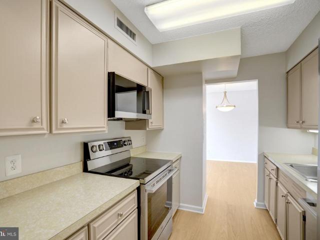 3800 Fairfax Drive # 807