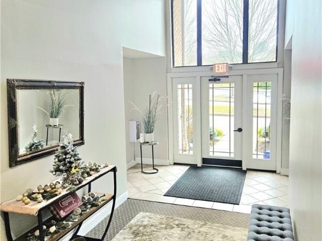 3800 Rosemont Boulevard 103 E